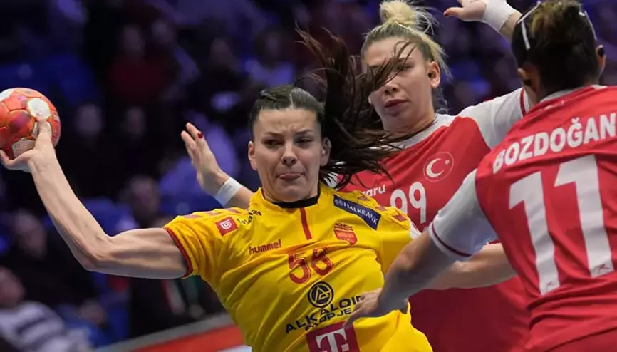 中国-西班牙商务论坛在成都举行，中足联理事长李克敏参加活动并发言